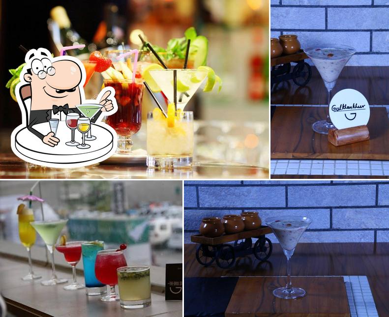 The Grill Street serves alcohol