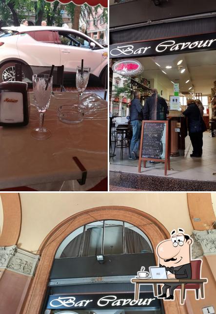 Cafè Cavour si caratterizza per la interni e esterno