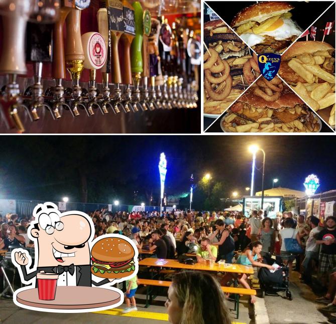 Ordina un hamburger a Queen's