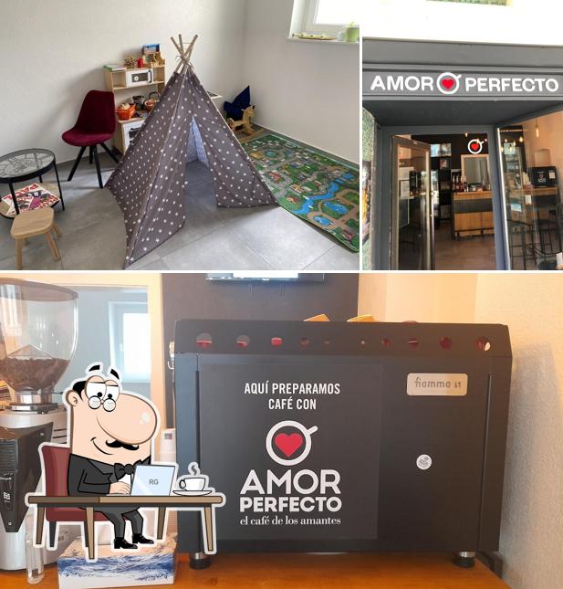 Gli interni di Amor Perfecto Café