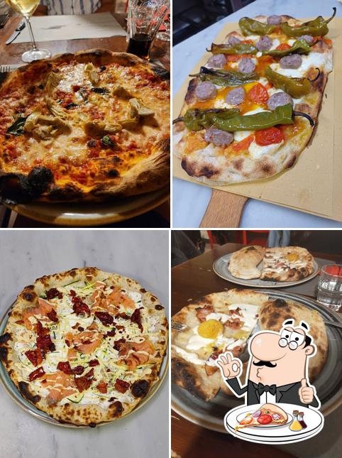 Prenditi una pizza a Pizzeria pinseria 23 Febbraio