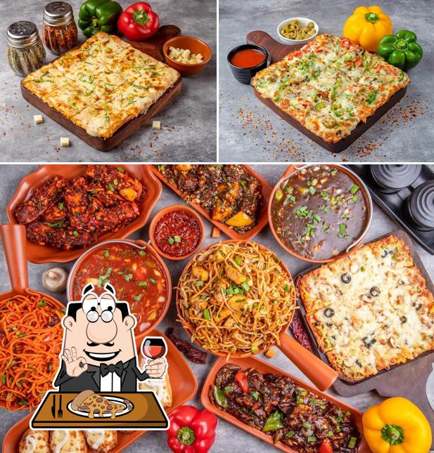 Get pizza at MONOPOLY : The Chinese Edition
