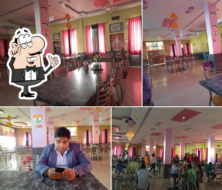 The interior of NEW GULSHAN DHABA