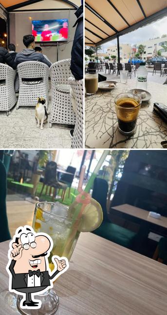 Café Zouhir.1 se distingue par sa intérieur et boisson