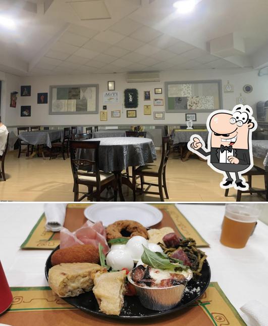 Dai un'occhiata agli interni di Pizzeria La Storia