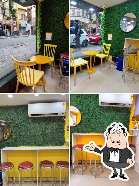 The interior of Twisty (Gariahat)