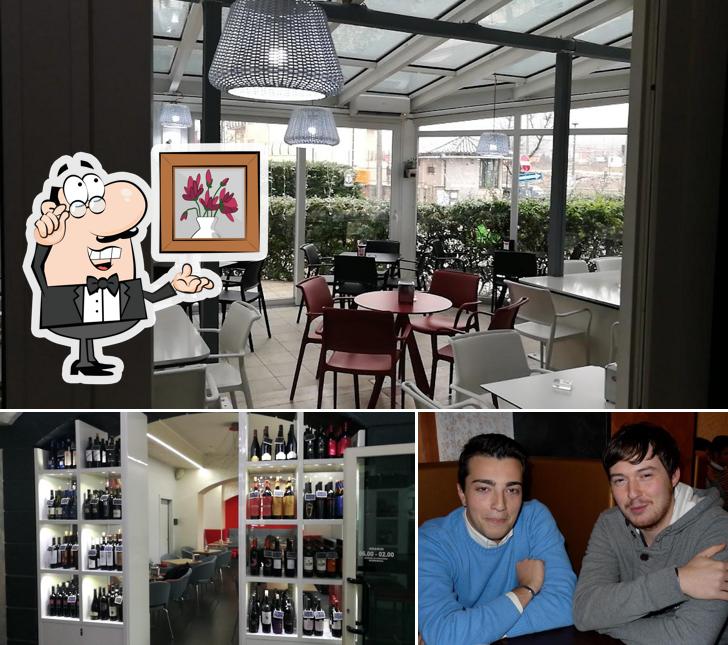 Siediti a un tavolo di Bar Tropical