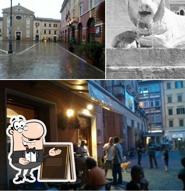 Goditi la vista dall'area esterna di Caffè del Teatro