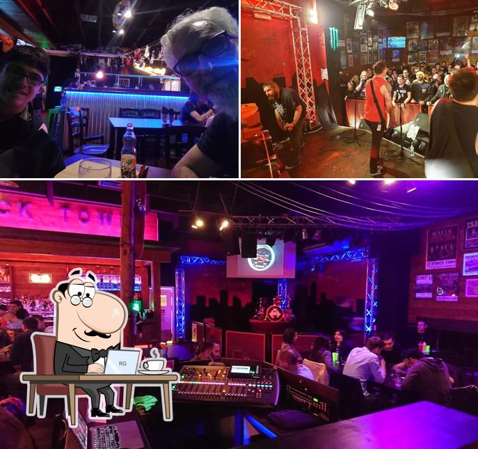 Dai un'occhiata agli interni di ROCK TOWN