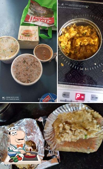 Chicken curry at Maharashtrian Mejwani Roti Paratha.com
