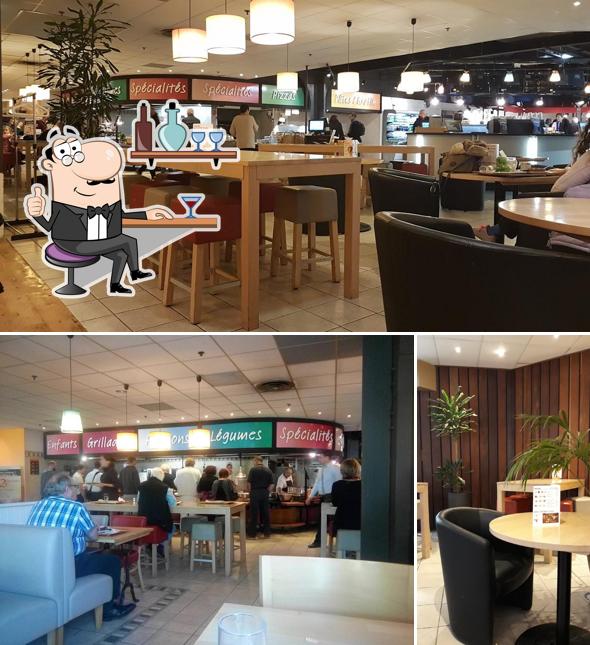 Installez-vous à l'une des tables de Crescendo Restaurant