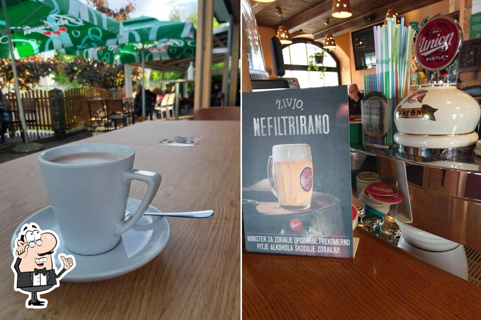 Siediti a un tavolo di Bar "Pri Podkvi"