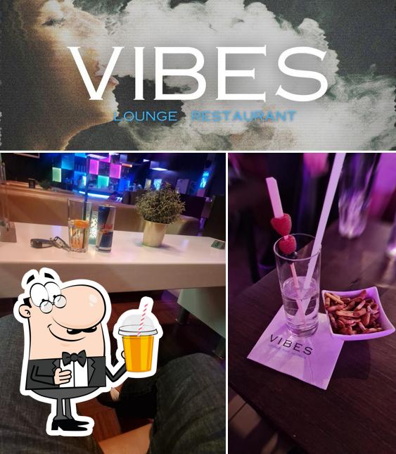 Goditi un drink a Vibes Wil