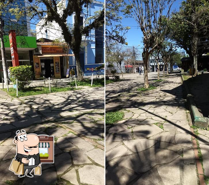 Veja imagens do exterior do Café da Praça
