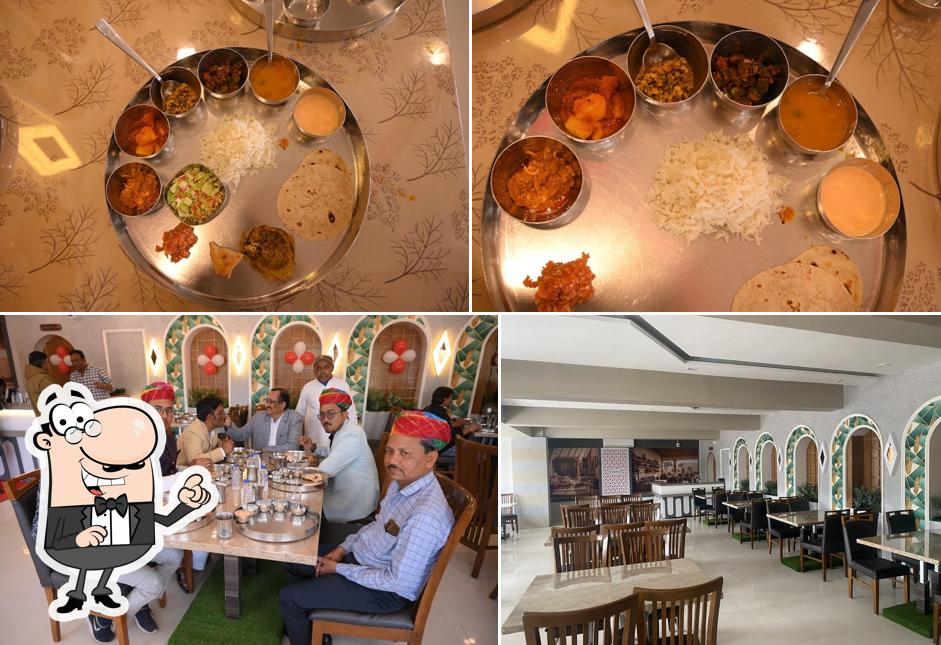 The picture of Pakwan Dining Hall’s interior and food