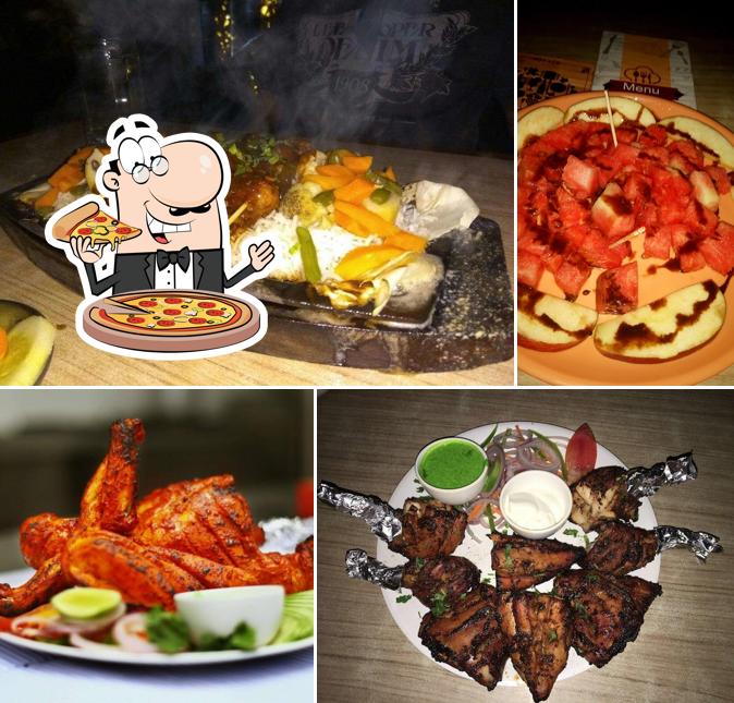 Try out pizza at TRANZ BAR