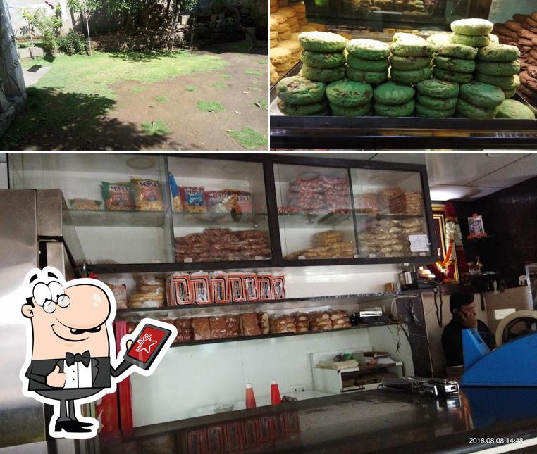 The picture of Banglore Bakery’s exterior and food