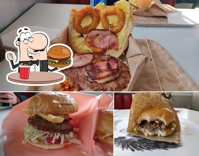 Gustati uno dei tipi di hamburger proposti a Frenkie - Fast Food