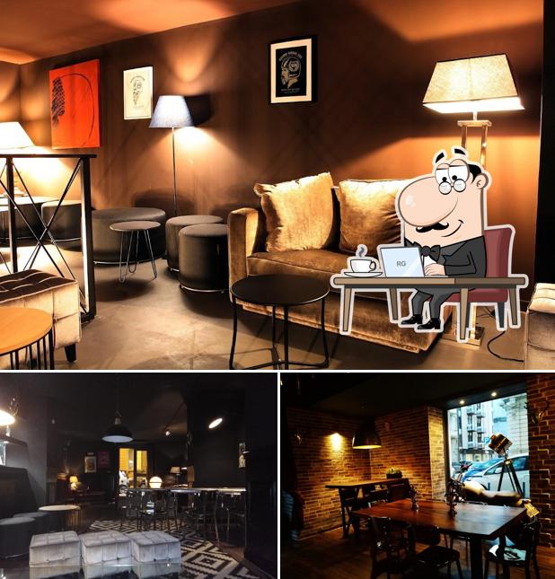 Siediti a un tavolo di Katzuti Garage Bari - Dainese