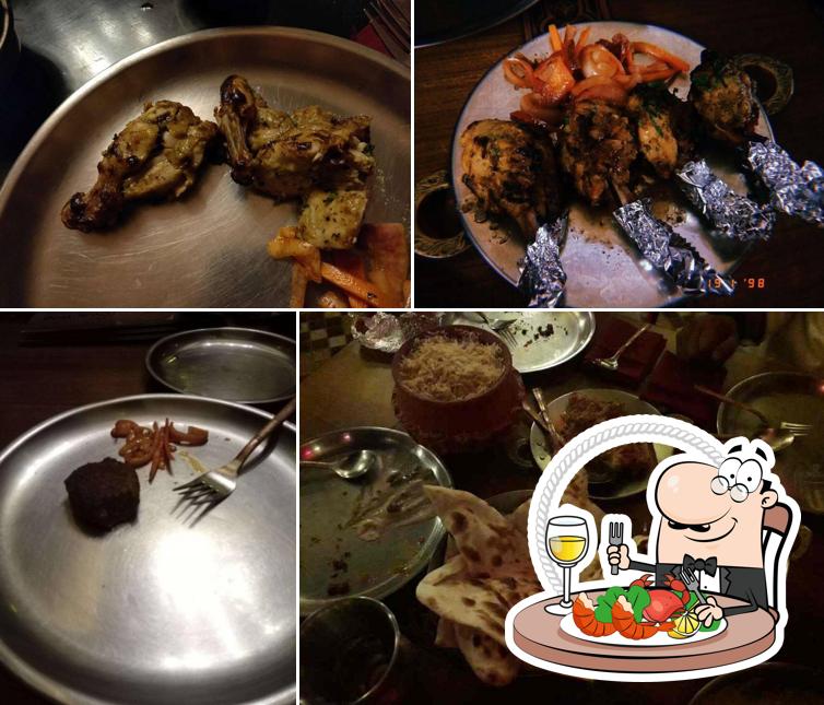 The guests of Oudh 1590 - Vivekananda Park can enjoy different seafood items