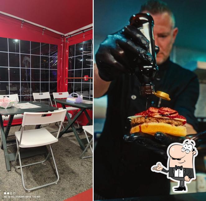 Siediti a un tavolo di R Food Truck