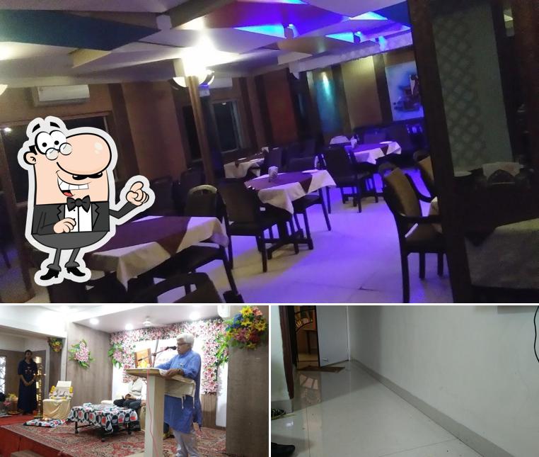 The interior of Hotel Center Plaza
