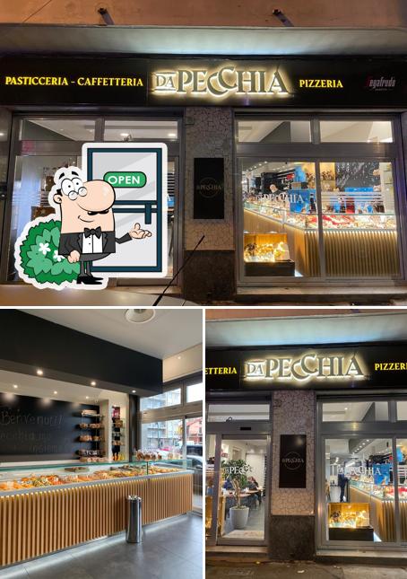 La foto di esterno e interni da Da Pecchia - Pizzeria e Pasticceria