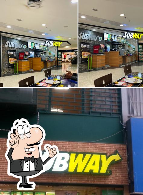 A ilustração da interior e exterior no Subway