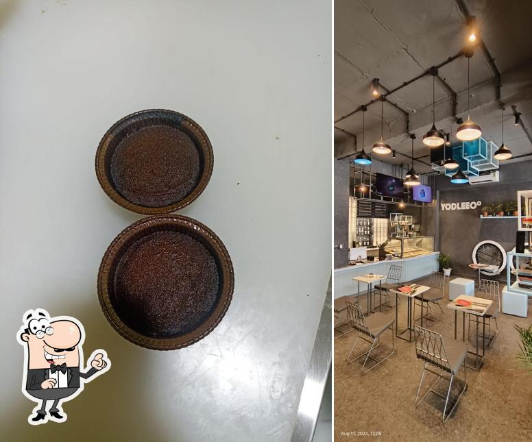 Take a seat at one of the tables at Chicago Pizza