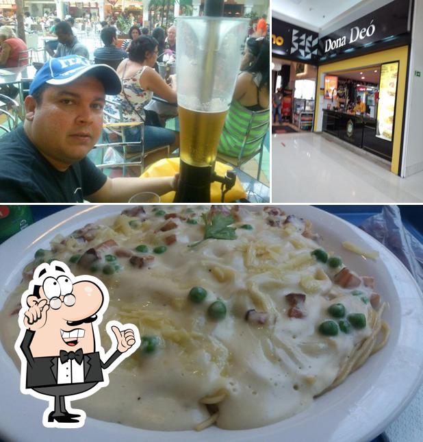 Esta é a foto mostrando interior e pizza no Dona Deó