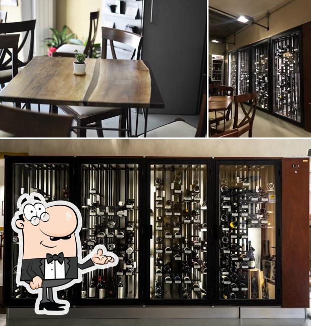 Siediti a un tavolo di Enoteca Vineta