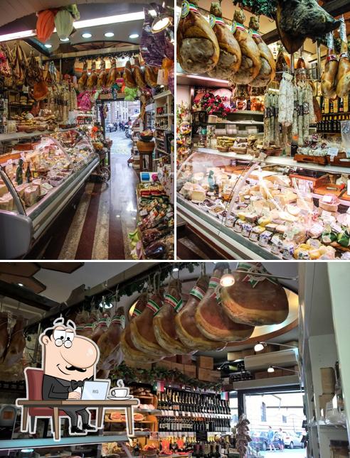 Dai un’occhiata alla foto che raffigura la interni e cibo di Volpetti dal 1870
