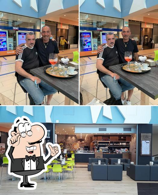 Dai un'occhiata agli interni di Caffè del Corso