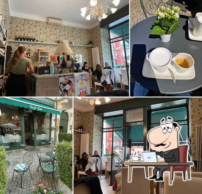 Siediti a un tavolo di Caffè Latte