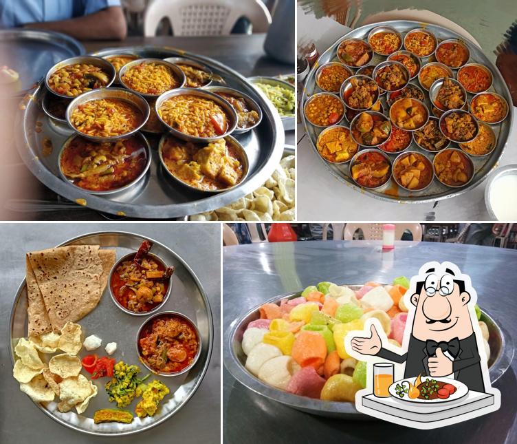 Food at Lala raghuvanshi parotha house