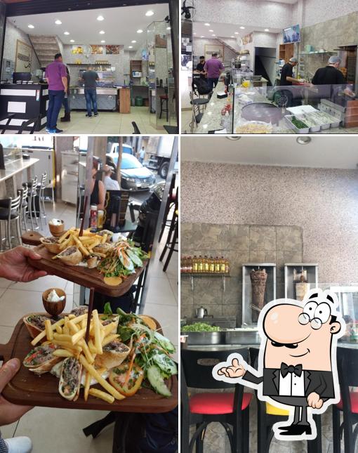 Confira a imagem mostrando interior e mesa de jantar no Beirute Restaurante Árabe