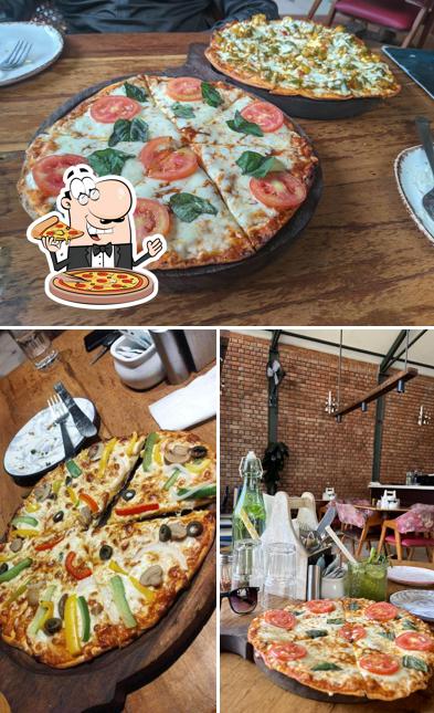 Order pizza at Sugar Quotes Cafe