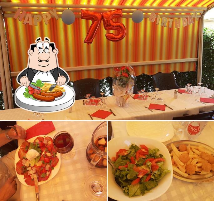 Tra le varie cose da Ristorante Del Sole si possono trovare la cibo e tavolo da pranzo