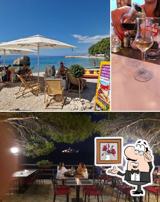 Gli interni di Restoran Orange