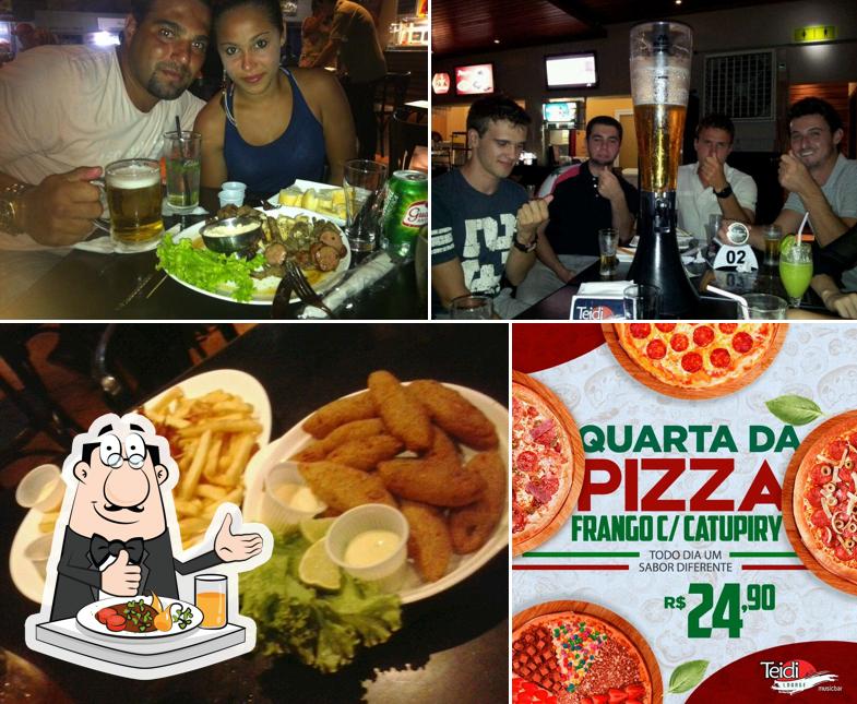 A foto da comida e balcão de bar no Teidi Lounge Bar