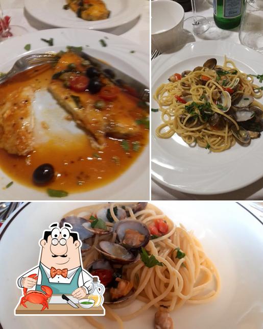 I clienti di Aurora possono avere vari piatti di mare