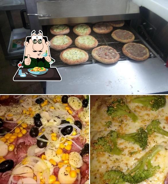 Tá Em Casa Pizzaria E Esfiharia