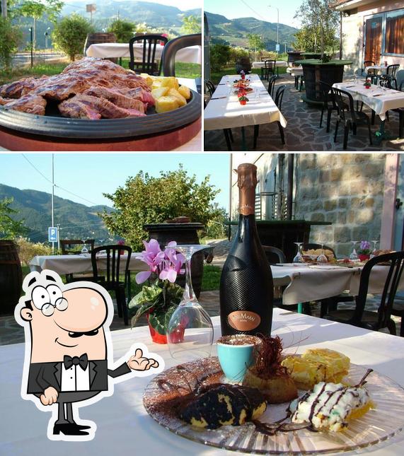 La foto della interni e tavolo da pranzo di Ki C'e' C'e'