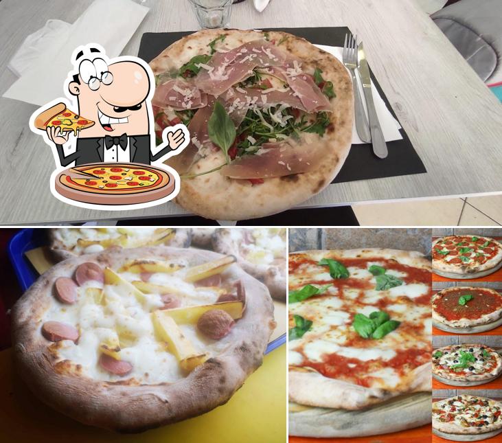 Prenditi una pizza a Pizzeria Reale (Pizza Napoli 2)