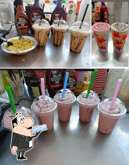 Among different things one can find drink and dessert at Qureshi Coffee shop