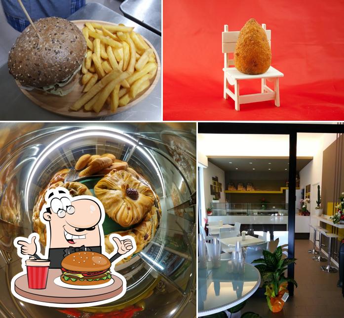 Prenditi un hamburger a Rostichic