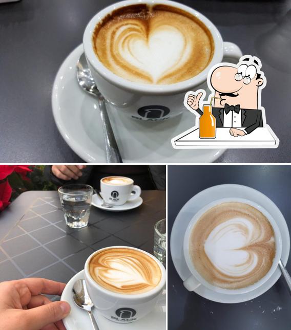 Goditi un drink a Black Lounge Bar