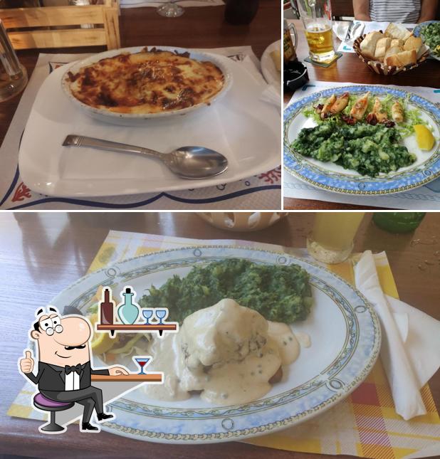 Dai un’occhiata alla foto che raffigura la interni e tavolo da pranzo di Pizzeria "Dino"