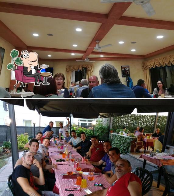 Gli interni di Pizzeria Ristorante Charlie