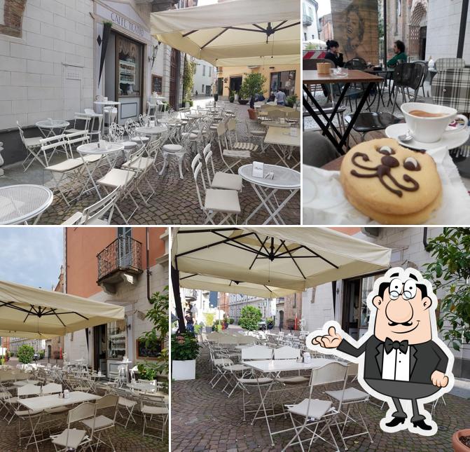 Siediti a un tavolo di Caffè Teatro